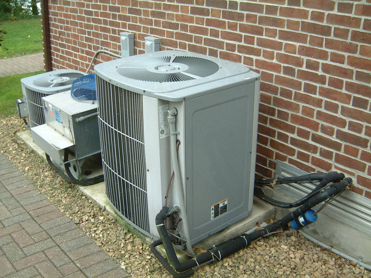 HOW TO KNOW IF IT’S TIME TO REPLACE YOUR OLDER AC?